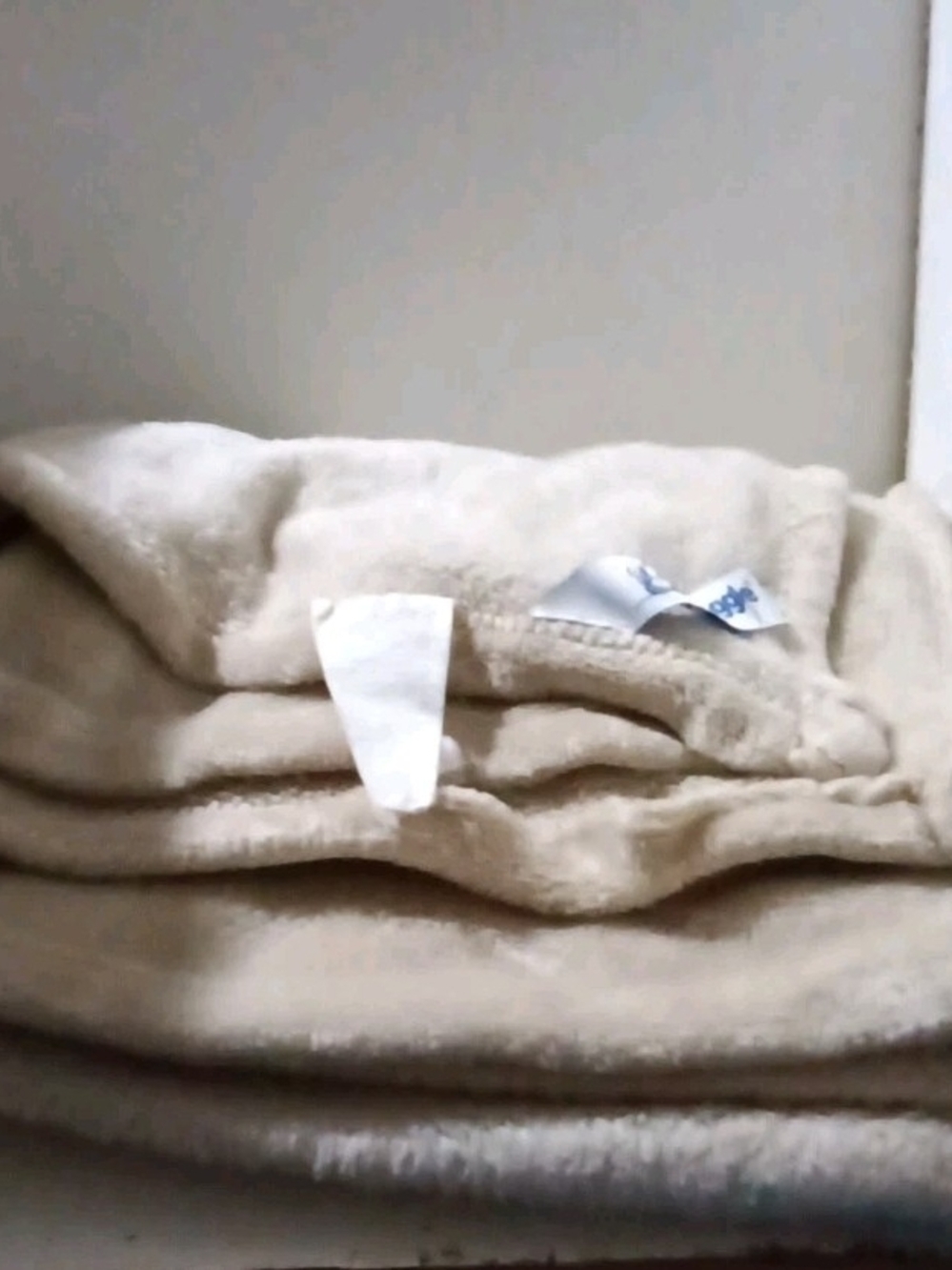 Plush Cream Throw Blanket - Soft Cozy Home Comfort
